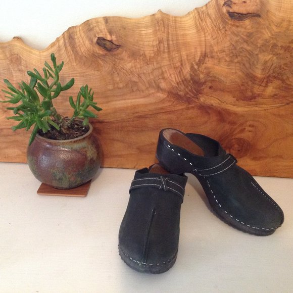 Women's Hanna Andersson Clogs, EUR size 39, US size 8, suede black - Picture 1 of 4